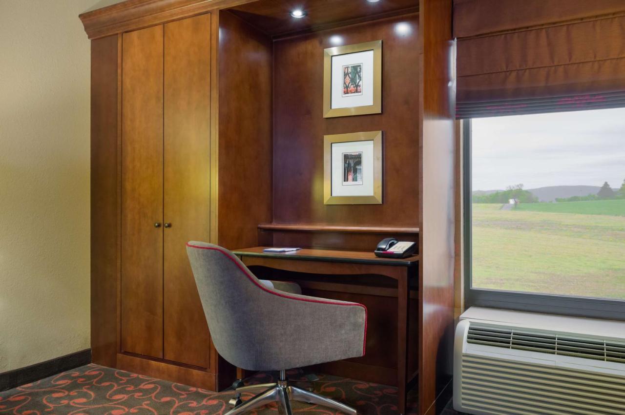 Larkspur Landing Carlisle Hotel Exterior foto