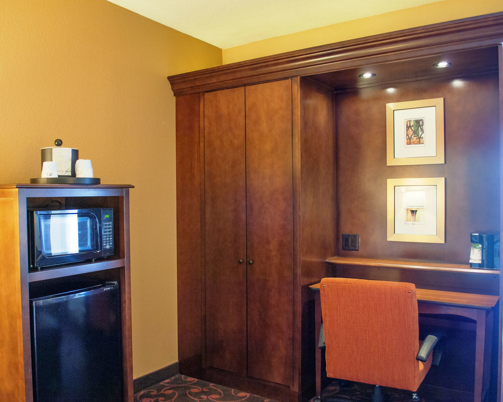 Larkspur Landing Carlisle Hotel Exterior foto